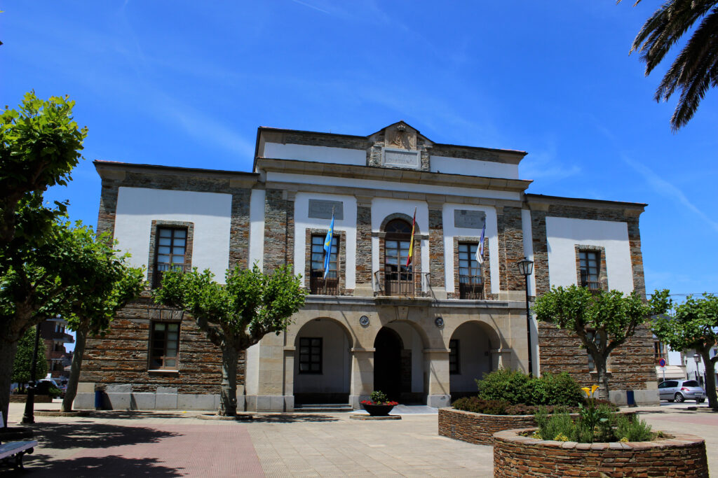 Kleinkind in Tapia de Casariego aus verschlossenem Auto befreit