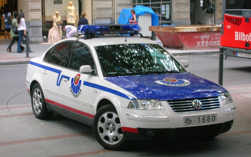 San Sebastián: Vier Festnahmen nach Aufbrüchen in drei Lieferwagen