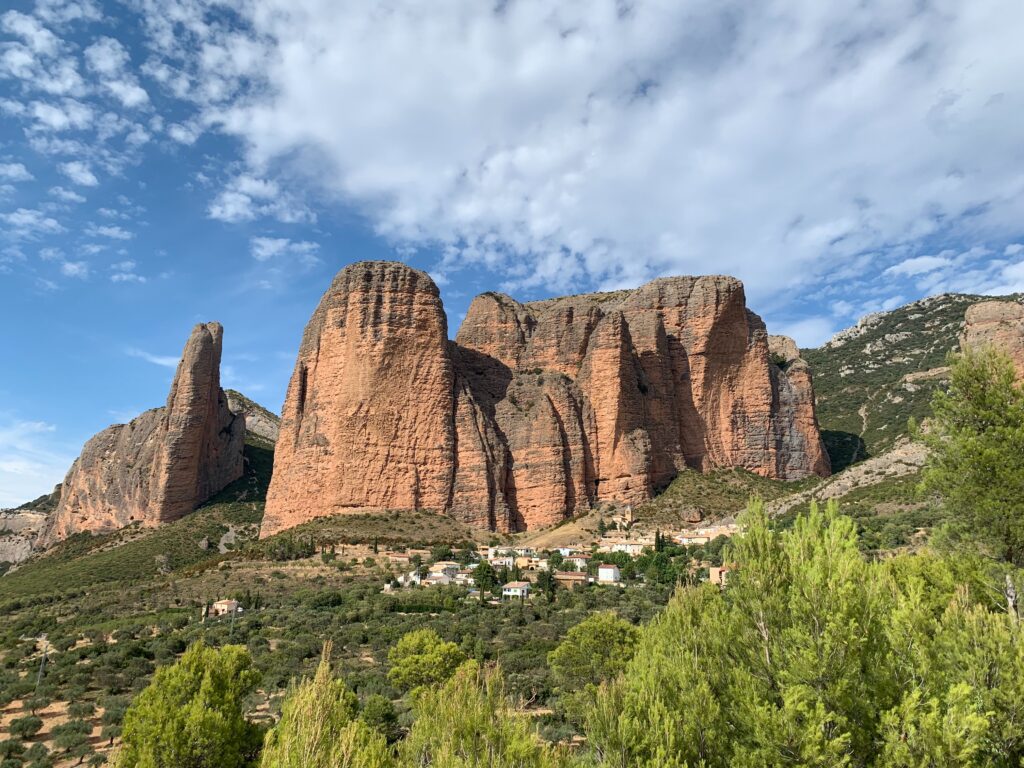 Brand bei Las Peñas de Riglos: Ermittlungen prüfen möglichen Ursprung an Baustelle der A-132